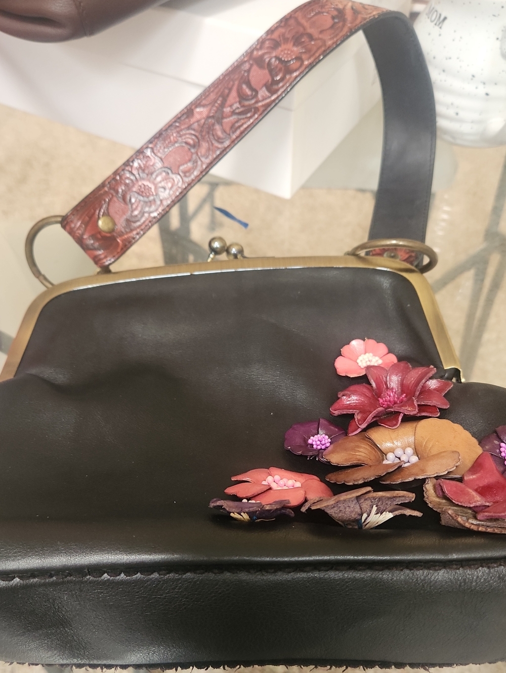 SANTI Womens UNIQUE Black Floral Appliqu e  Leather Shoulder Bag